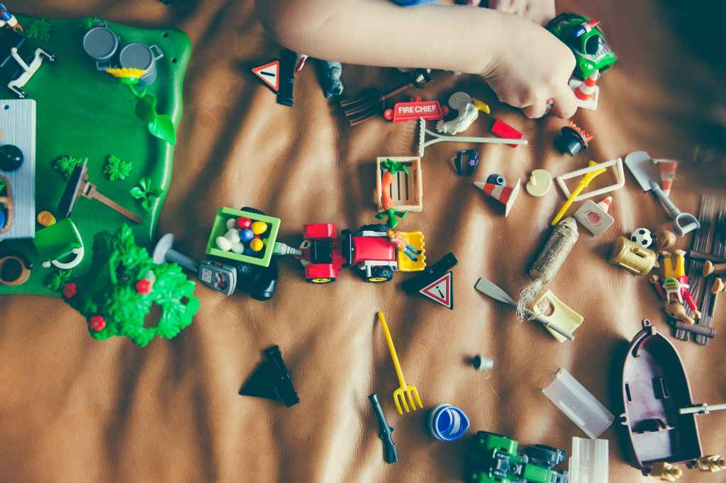DJC#004 – Play, Rotate, Play, Repeat: The 4-Step Method to Parenting with&nbsp;Toys